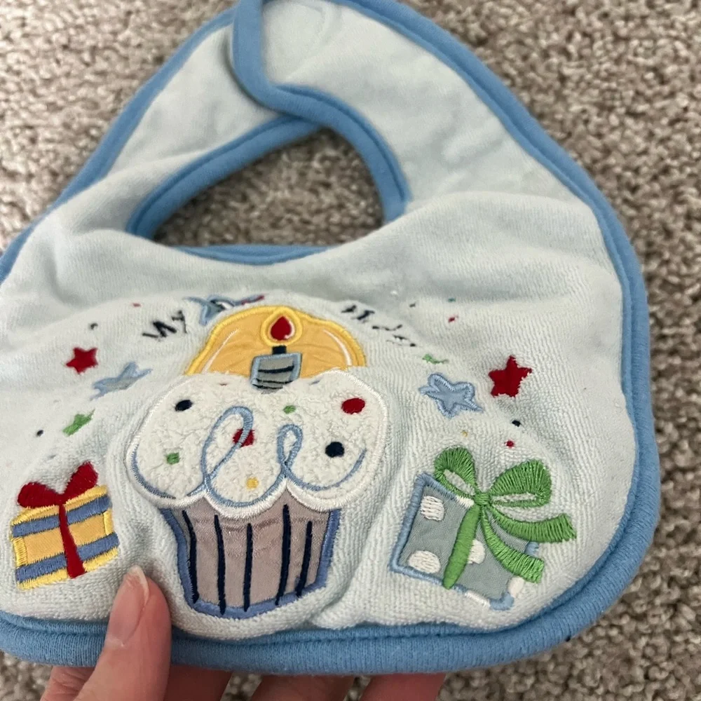 🎉MINIWEAR: Baby one size, unisex “My 1st Birthday” celebration bib, preowned.